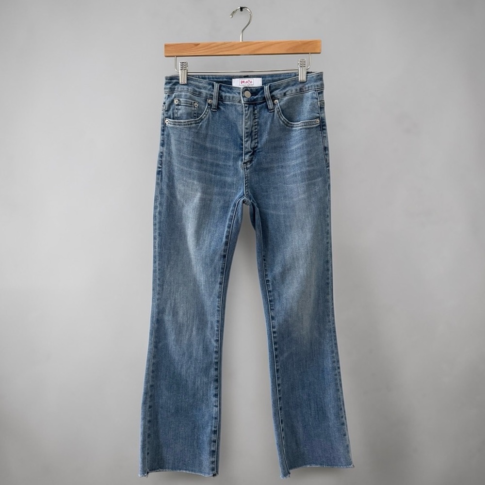 NWOT MOCO Boutique Women’s Kick Flare Cropped Jeans! Size 6! - Picture 2 of 7